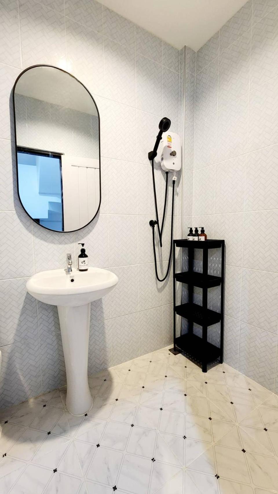 Guest house Ls 1 Lasalle House,bts,suvarnabhumi ,mega Bangna Bangkok